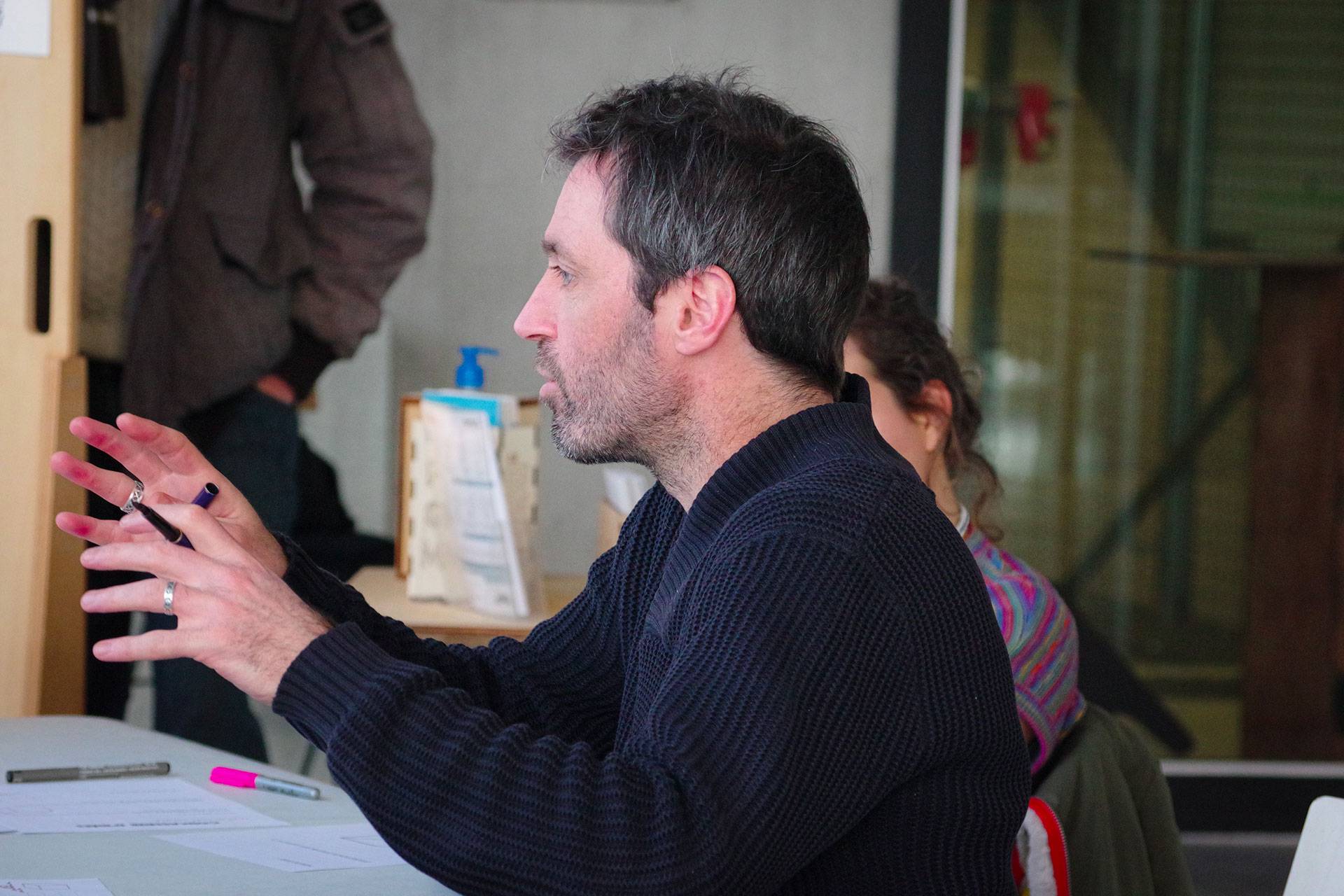 Le sociologue Maxime Cordelier était présent au Dôme le 8 mars pour échanger avec les participant·e·s de l'atelier.